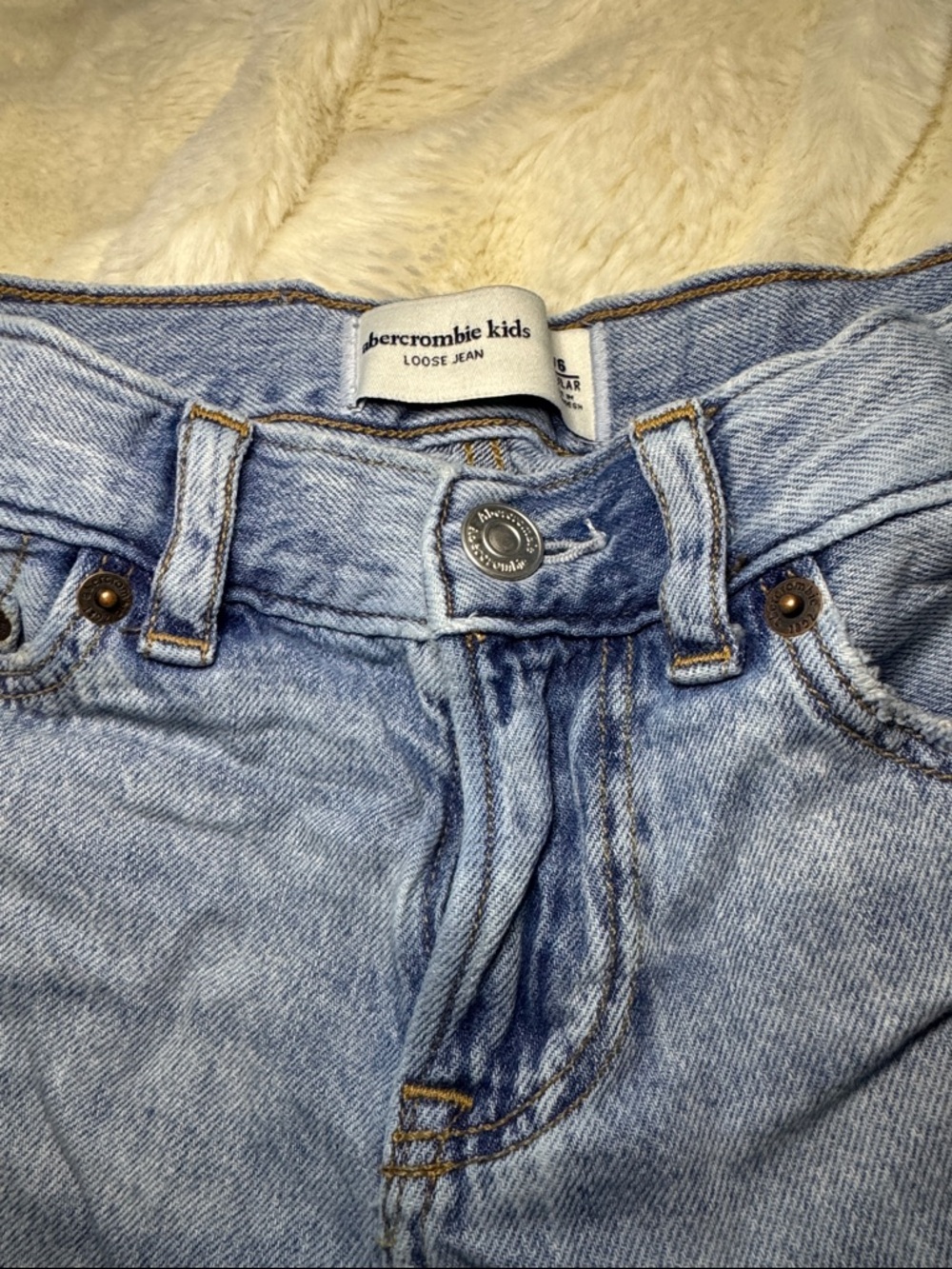 Abercrombie Kids Loose Fit Jeans - Picture 2 of 4